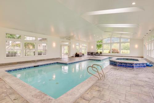 Arlington Heights Villa | Private Pond and Indoor Pool Grand Arlington Villa!
