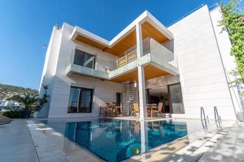 Torba Apartment | Private Pool 10 min to the beach Villa Antique
