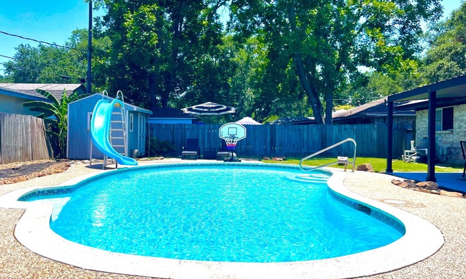 Baytown House | Private Pool, Game Room, King Bed, Sleeps 10, Baytown Home with WiFi & Parking