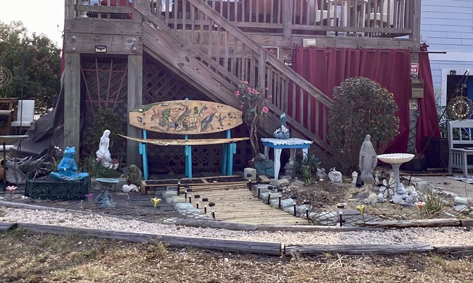 Sea Retreat House | PRIVATE/QUITE/COZY/OCEAN VIEW/COUPLES GETAWAY. WALK TO FOOD & LIVE MUSIC