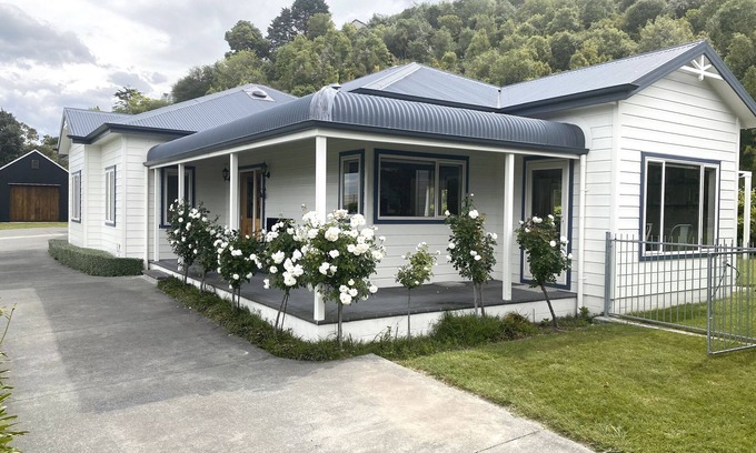 Taradale House | Private Retreat on Church Road Wineries doorstep