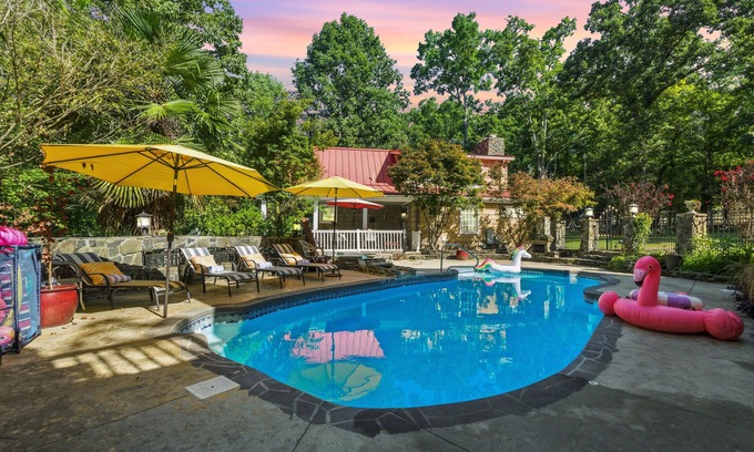 Rock Hill House | Private Retreat w/Hot Tub, Pickleball, Games & Gym