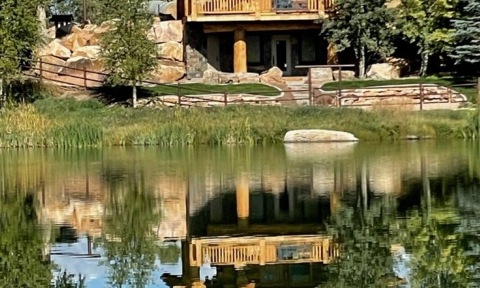 Tabiona Cabin | Private, Romantic Honeymoon/Anniversary Cabin Retreat with Pond and River Access