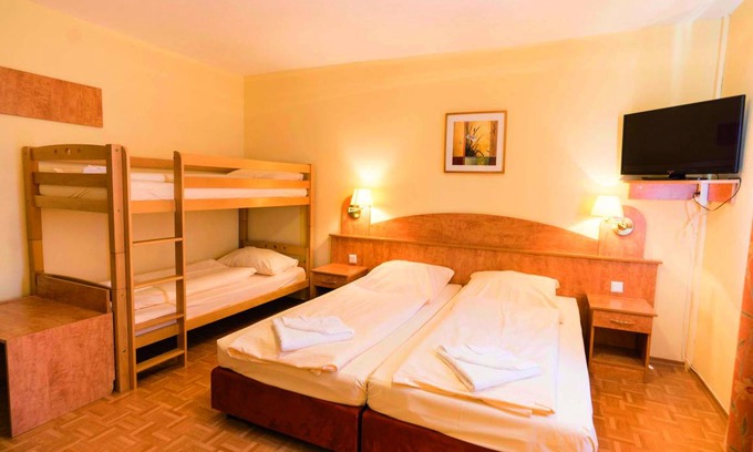 Guenzburg Resort | Private room ∙ 1 bedroom ∙ 2 guests