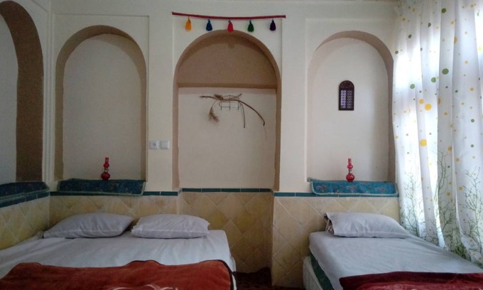 Ashkez̄ar Resort | Private room ∙ 3 guests