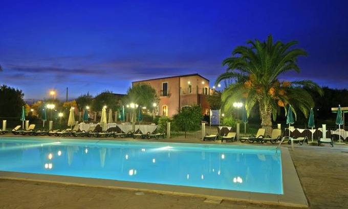 Carlentini Resort | Private room ∙ 4 guests