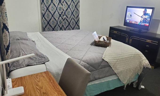 South Louisville House | Private Room Near to Downtown Churchill Downs UofL Airport &Kentucky Expo Center