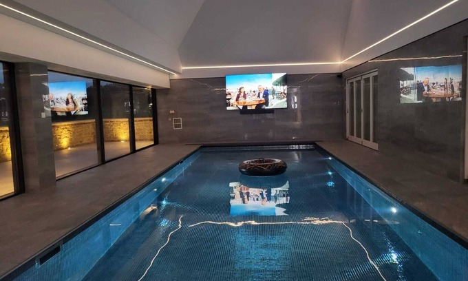 Warnham Apartment | Private secluded apartment with pool, hot tub, sauna and steam room just for you