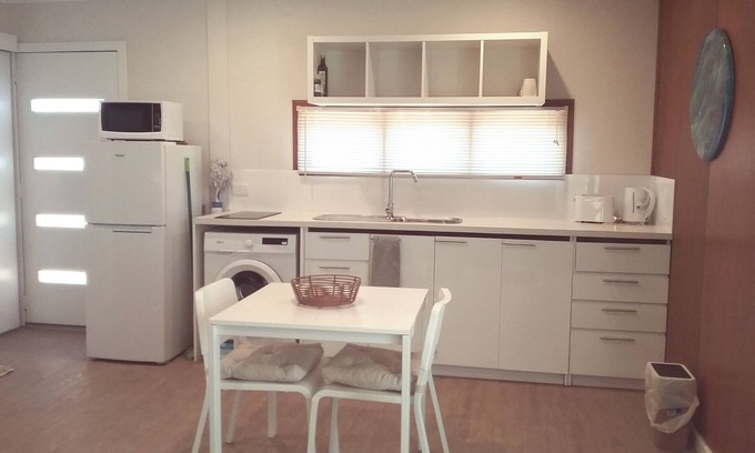 Green Head Apartment | Private Studio Accomodation. Fully self contained with private outdoor living.