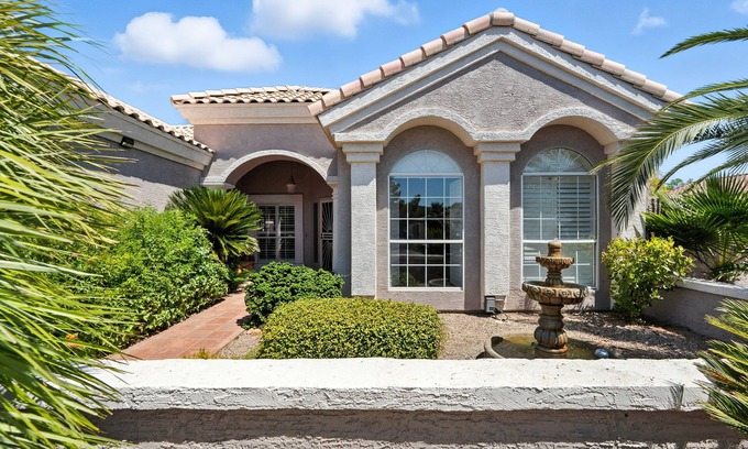 Northwood Glen House | Private Tuscany Oasis with Pool - Perfect for families, couples or business travelers by RedAwning