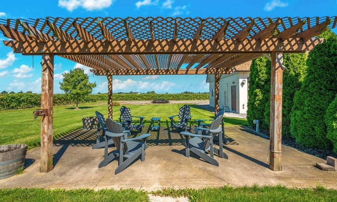 Niagara-on-the-Lake House | Private Vineyard Home w/2 Bedrooms - Mins to Old Town NOTL & Falls