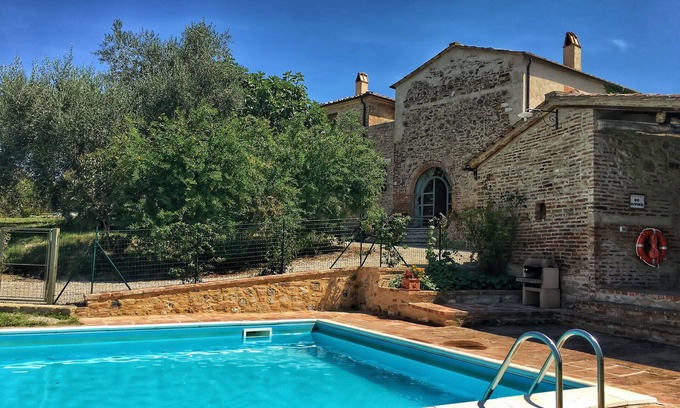 San Giovanni d'Asso Villa | Private Villa with WIFI, A/C, private pool, TV, patio, panoramic view, parking, close to Montalcino