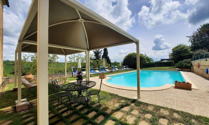 San Giovanni d'Asso Villa | Private Villa with A/C, WIFI, private pool, TV, terrace, panoramic view, close to Montalcino