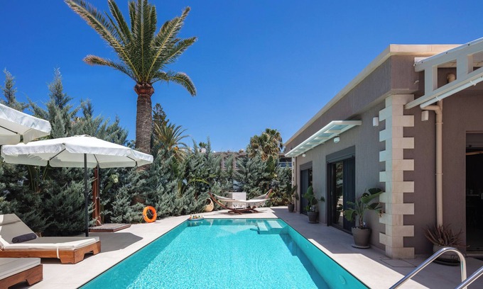 Platanes Villa | Private villa, 150 m to the beach, walking distance to all amenities!