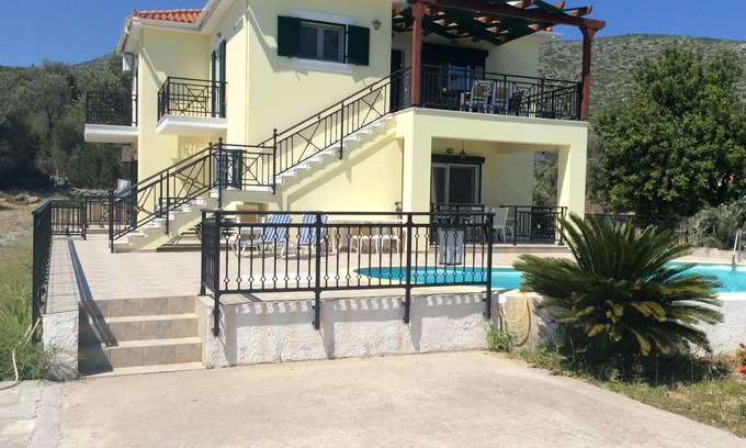 Psili Ammos Villa | Private villa close to sandy beach!