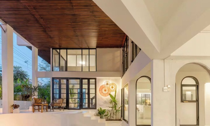 Chiang Mai House | Private Villa Old Town ChiangMai Prime Location