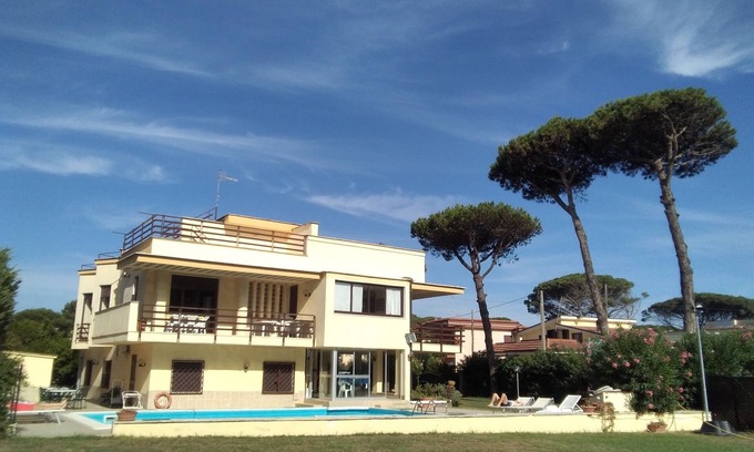 Castel Volturno Villa | Private villa-pool; 30 minutes from Naples garden 2000 sq. m.;14 beds;