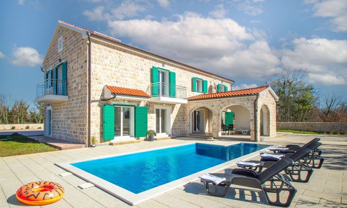 Drinovci House | Private Villa with A/C, private pool, WIFI, TV, terrace, pets allowed, panoramic view, parking