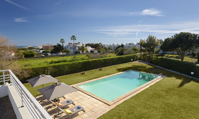 Alporchinhos Villa | Private Villa with A/C, private pool, WIFI, TV, terrace, pets allowed, panoramic view, parking