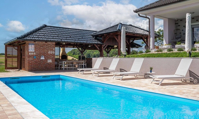 Municipality of Krizevci House | Private Villa with A/C, WIFI, private pool, TV, terrace, pets allowed, panoramic view, parking