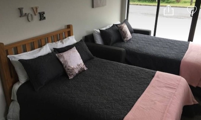 Paroa Apartment | Private warm studio with free wifi and breakfast