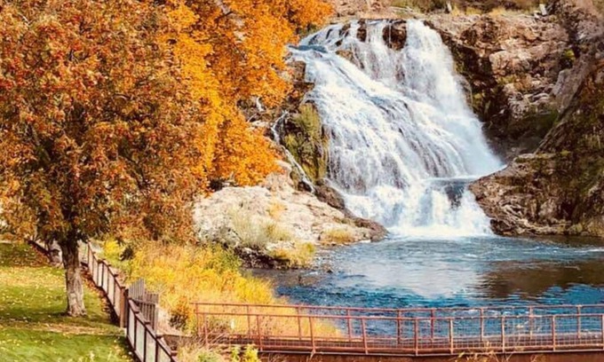 Colville Cottage | Private Waterfall Retreat