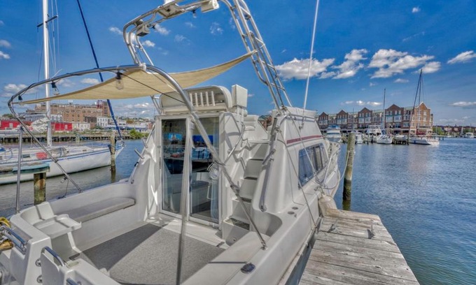 Fells Point Boat Rental | Private yacht at a quiet Fell’s Point marina