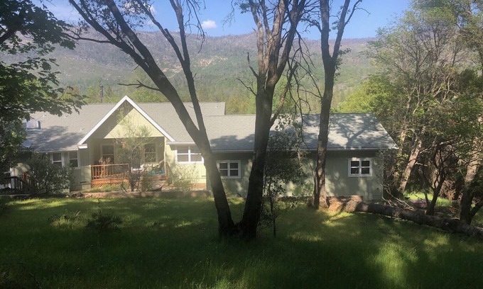North Fork House | Private Yosemite Scenic by Way-Bass Lake View 5 acre-Up to10-Occupants