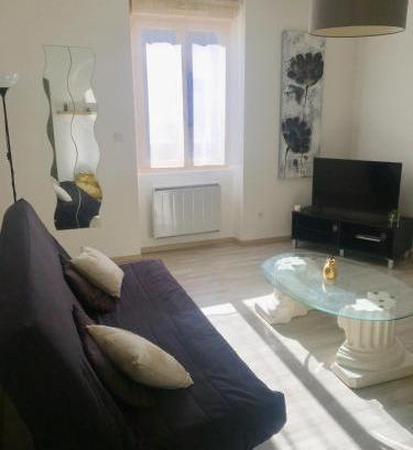 Corbelin Apartment | Proche de Walibi,Appartement 4 personnes tout confort au calme