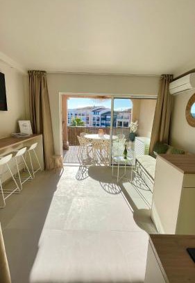 Port Cogolin Apartment | Proche St Tropez refait à neuf bord de plage et piscine