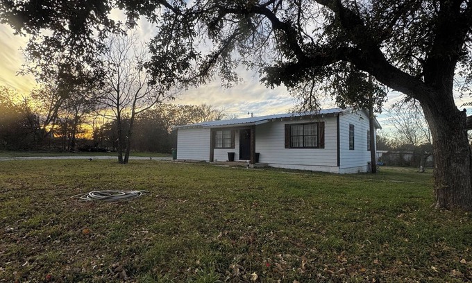Comanche House | Proctor Lake Country Cottage