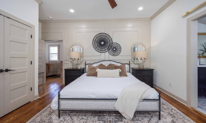 Columbus House | Promenade on Poplar- Brand New, Beautifully Decorated Cozy 2 Bedroom w/King Bed
