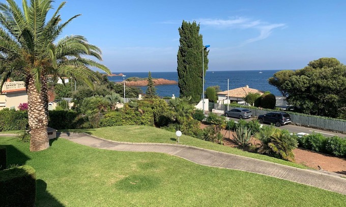 Antheor Apartment | *Promo* Panoramic sea view apartment in a wooded estate