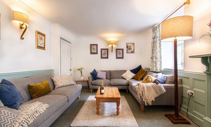 Saint Breward Cottage | Providence House, St Breward, near coast/beaches