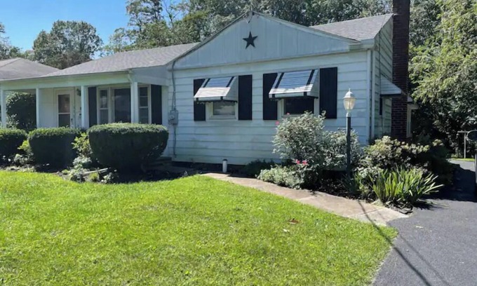 Pleasant Gap House | PSU Spacious Home. Free Parking, WiFi, Back Yard.