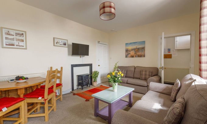 Drummore House | Puffin House - Three Bedroom House, Sleeps 6