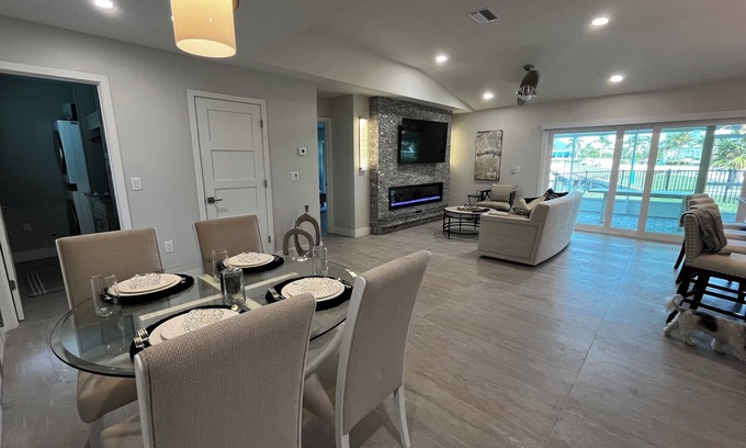 Punta Gorda House | Punta Gorda 2/2, Designer Renovated Punta Gorda Home in Isles Yacht Club Marina