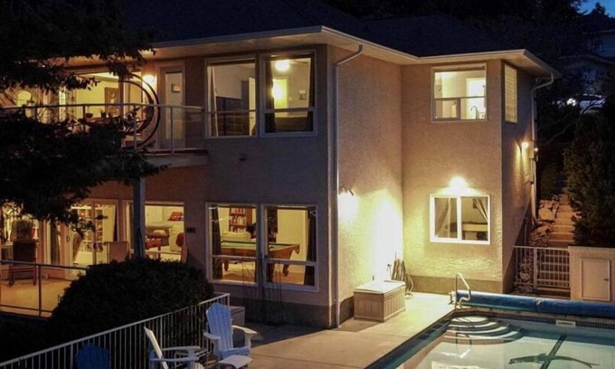 Dilworth Mountain Estates House | Purcell Villa 5 Bedrooms, 4 Bathrooms, Pool, Sauna, Gym, Games, Theatre Room