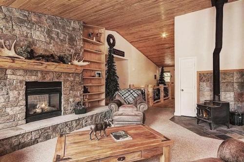 Valley of the Sun House | Pure Lux W Hot Tub, Zipline & Sauna!