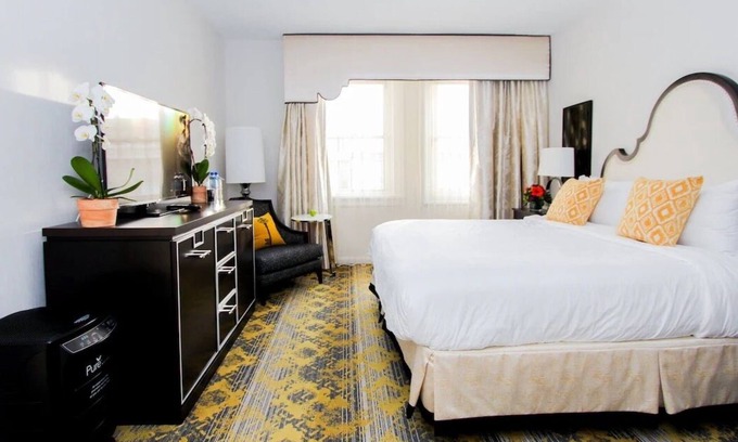 Kalorama Heights Hotel | PURE Wellness Standard King, Allergy-Friendly, Fitness Center Access