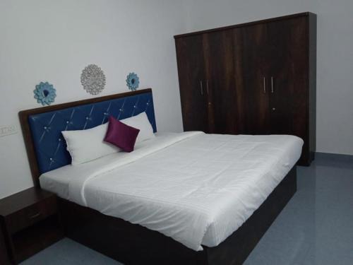 Ranipet Hotel | Purple passion