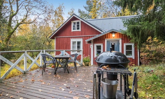 Karjalohja House | Puutarhurin Mökki by Interhome