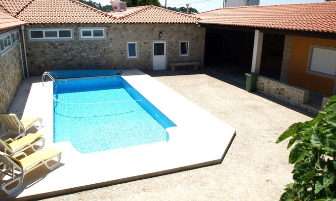 Povoa De Varzim Villa | PVZ34 3-bedr. villa with pool, single-floor rooms, large living room and kitchen