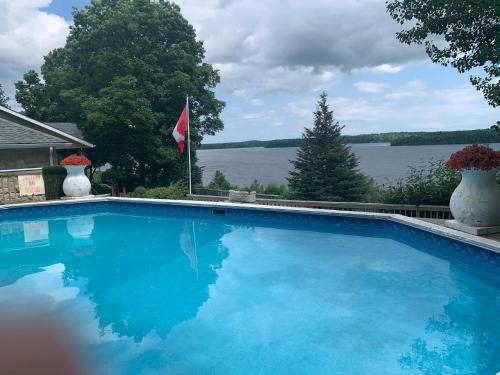 Rideau Lakes House | Q Estate Pool cottage