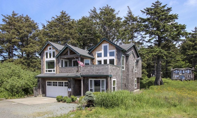 Downtown Cannon Beach House | Quail Cove - Beachcomber Vacation Homes