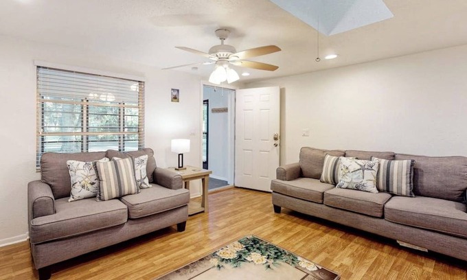 South Gate Ridge House | Quaint 2/2 Pool Home minutes away from Siesta Key Beach! Heated Pool!