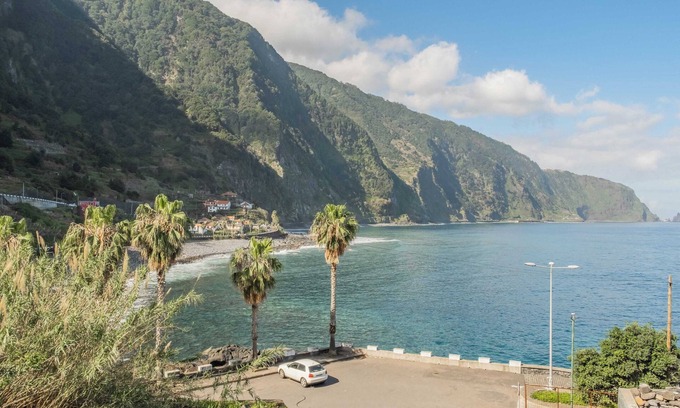 Porto Moniz House | Quaint 4-bedroom country house in Seixal