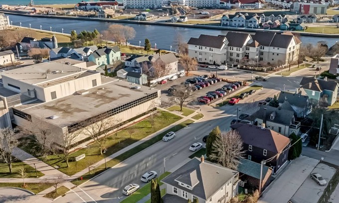 Downtown Apartment | Quaint Blast from the Past - Walk to Lake Michigan, Riverwalk and 8th St Shops!