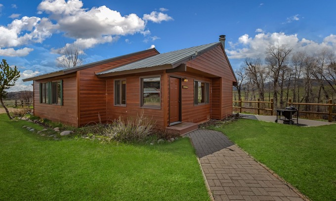 Clark Cabin | Quaint cabin tucked away near hiking, fishing and hunting.