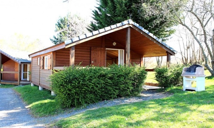 Treignat Cottage | Quaint Chalet in 2-Star Camping with Terrace, Family Amenities & Activities